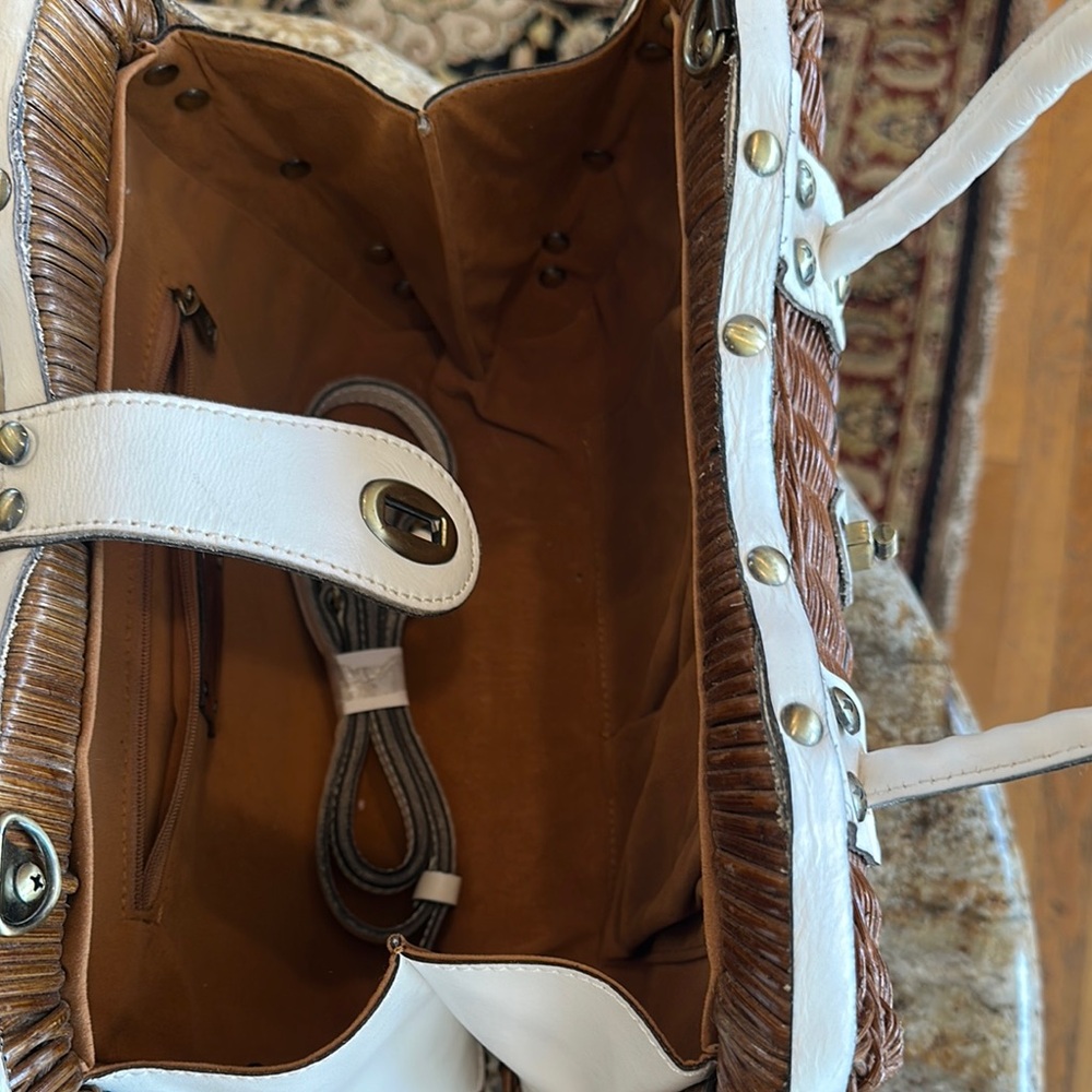 Brown and White Woven Handbag - Picture 4 of 8